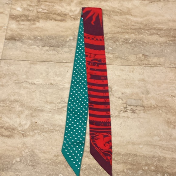 Hermes ASTROLOGIE DOT Silk Vibrant Red and Green Twilly Scarf - Picture 3 of 5